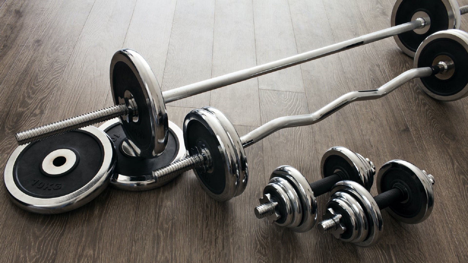 Barbells Vs Dumbbells: Which is Free Weight Is Better For You?