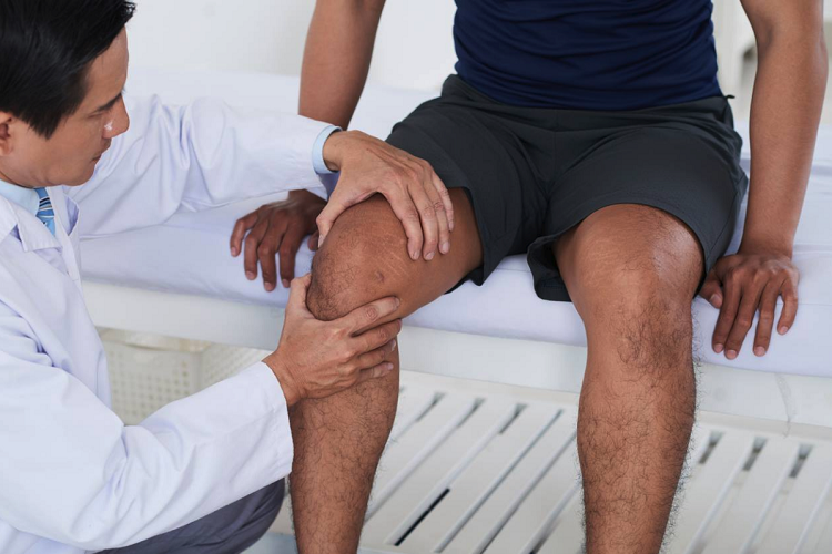 Should I see a doctor for knee pain?