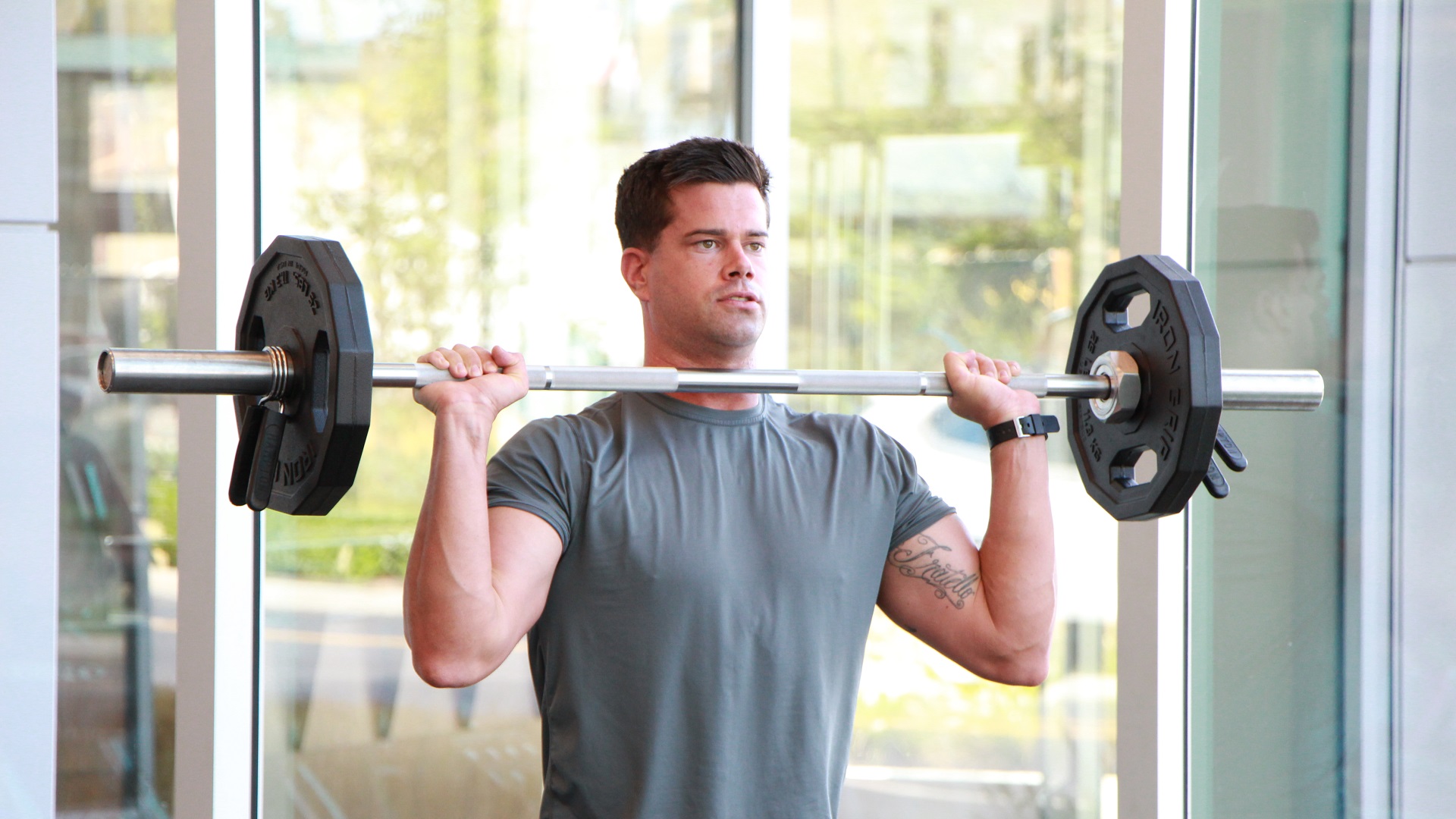 7 Effective Shoulder Workouts With Barbell